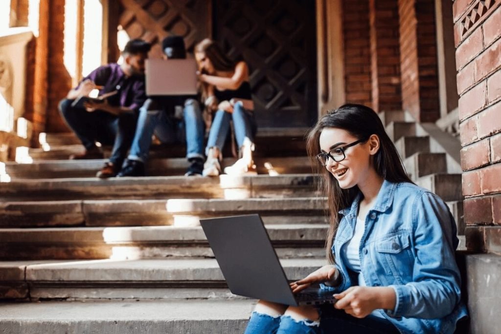 High-paying remote jobs for college students.